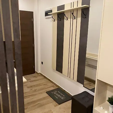 Smizla N Lux - Milmari Apartment